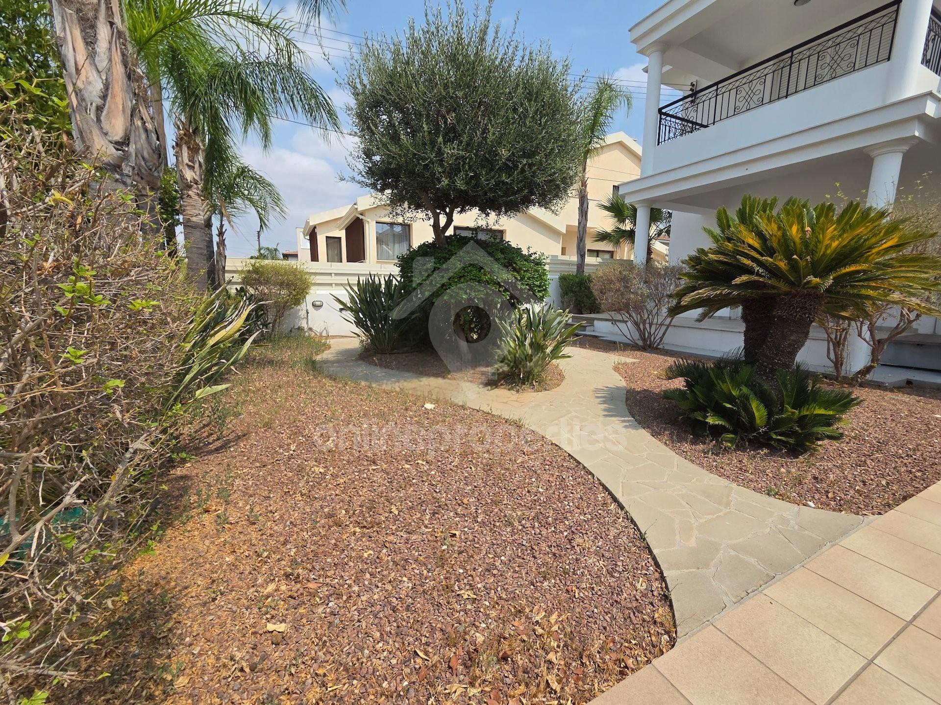 To change image, hover mouse over thumbnails below