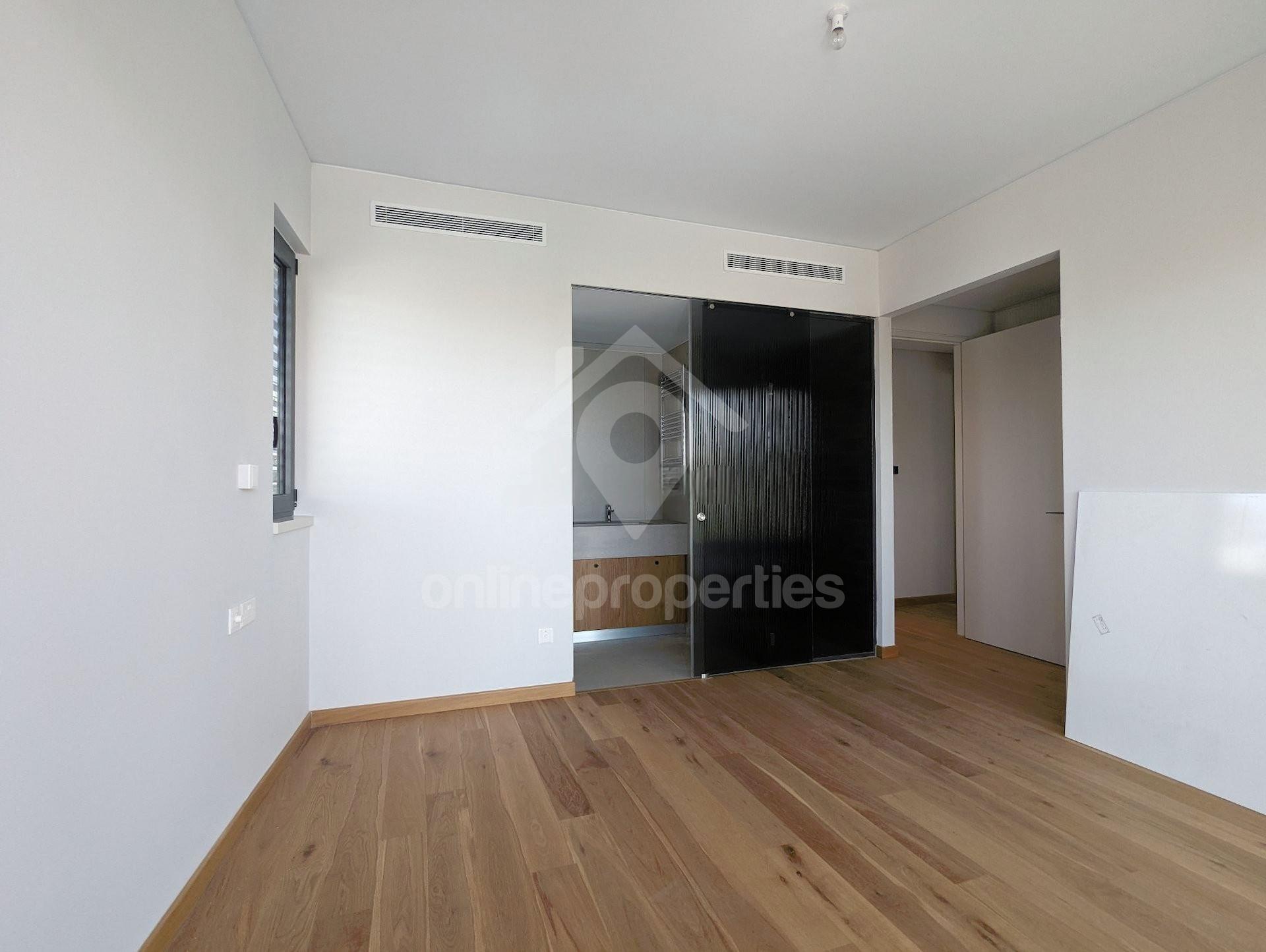 To change image, hover mouse over thumbnails below