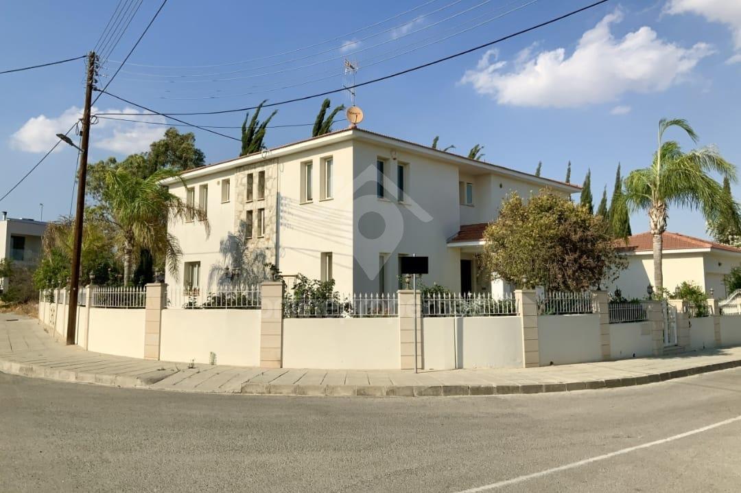Beautiful 4+bedroom house with an indoor swimming pool
