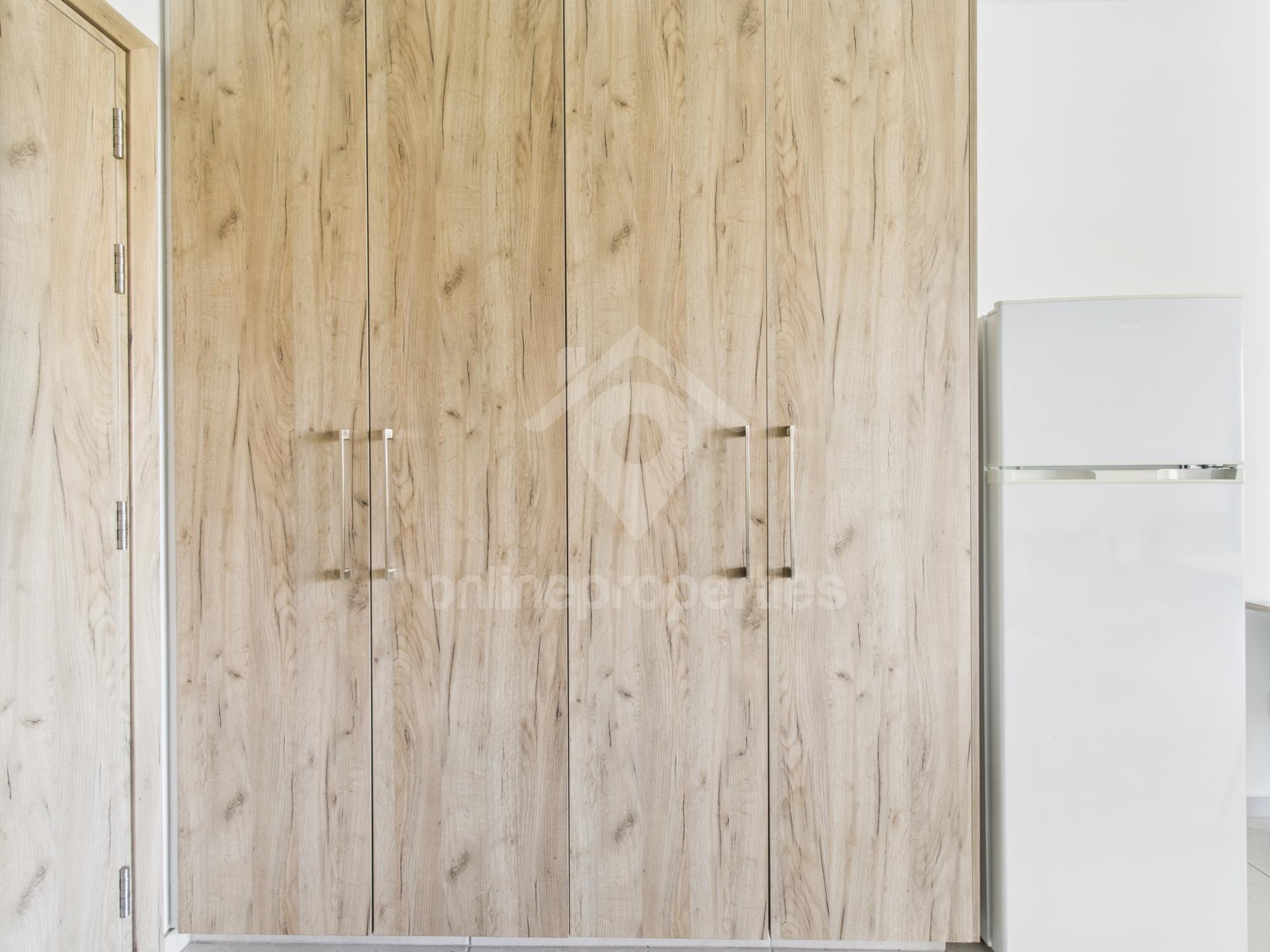 To change image, hover mouse over thumbnails below