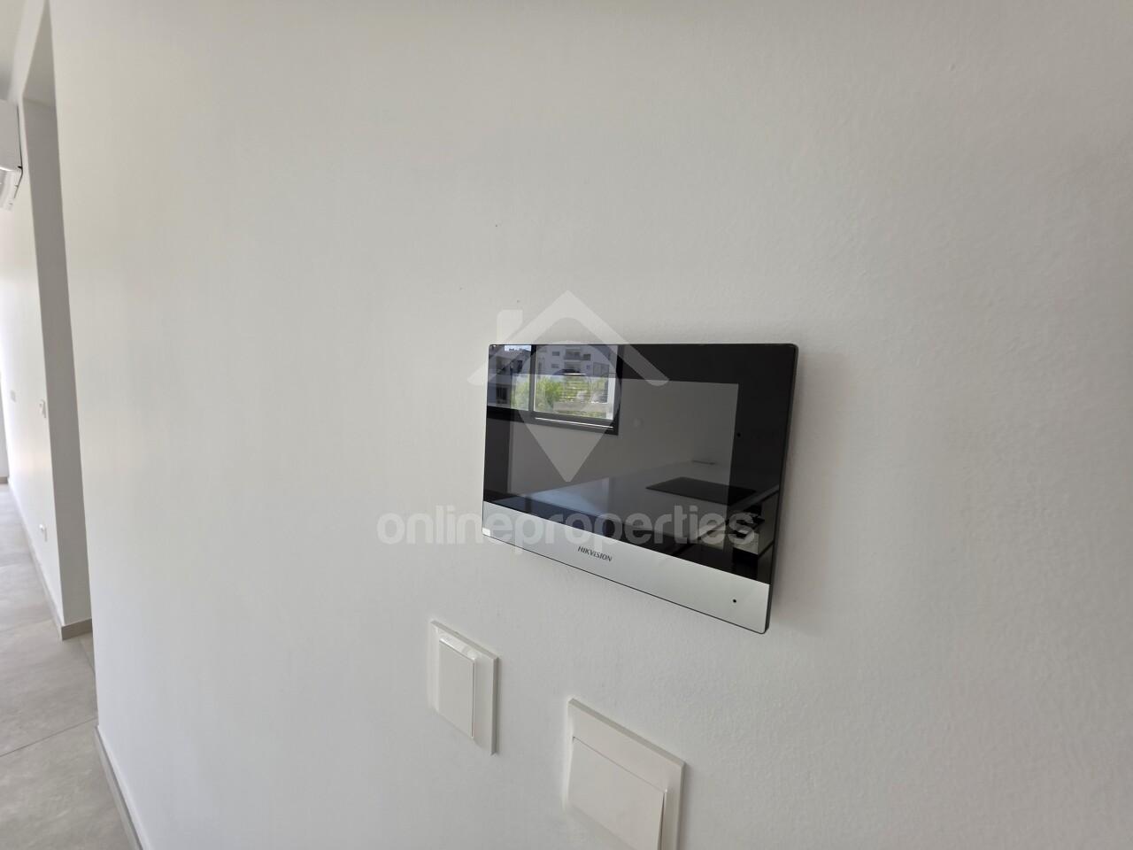 To change image, hover mouse over thumbnails below