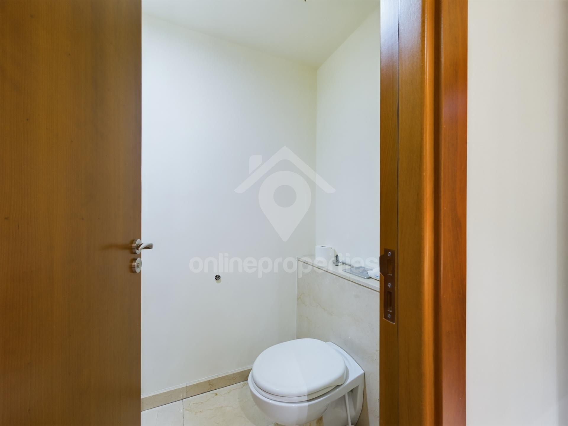 To change image, hover mouse over thumbnails below