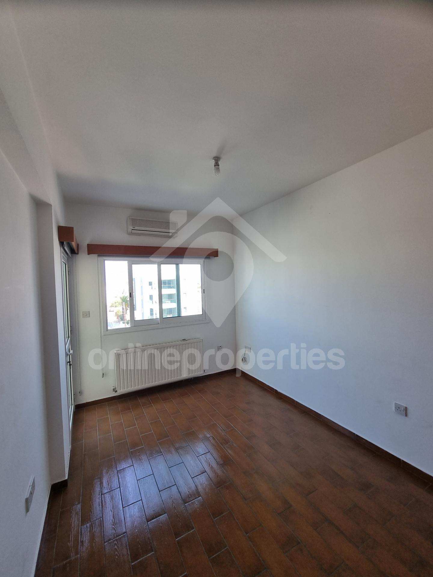 To change image, hover mouse over thumbnails below