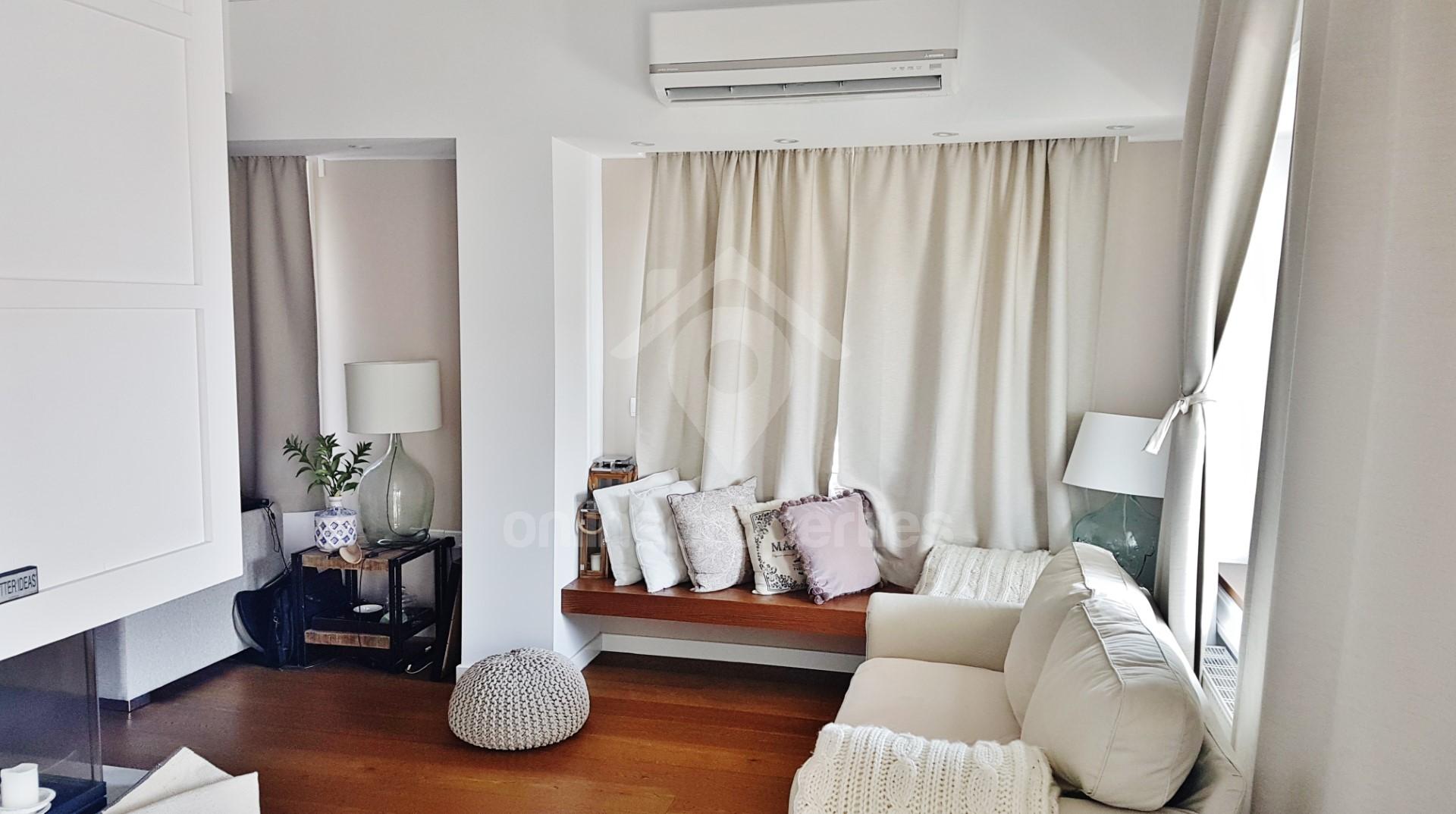 To change image, hover mouse over thumbnails below