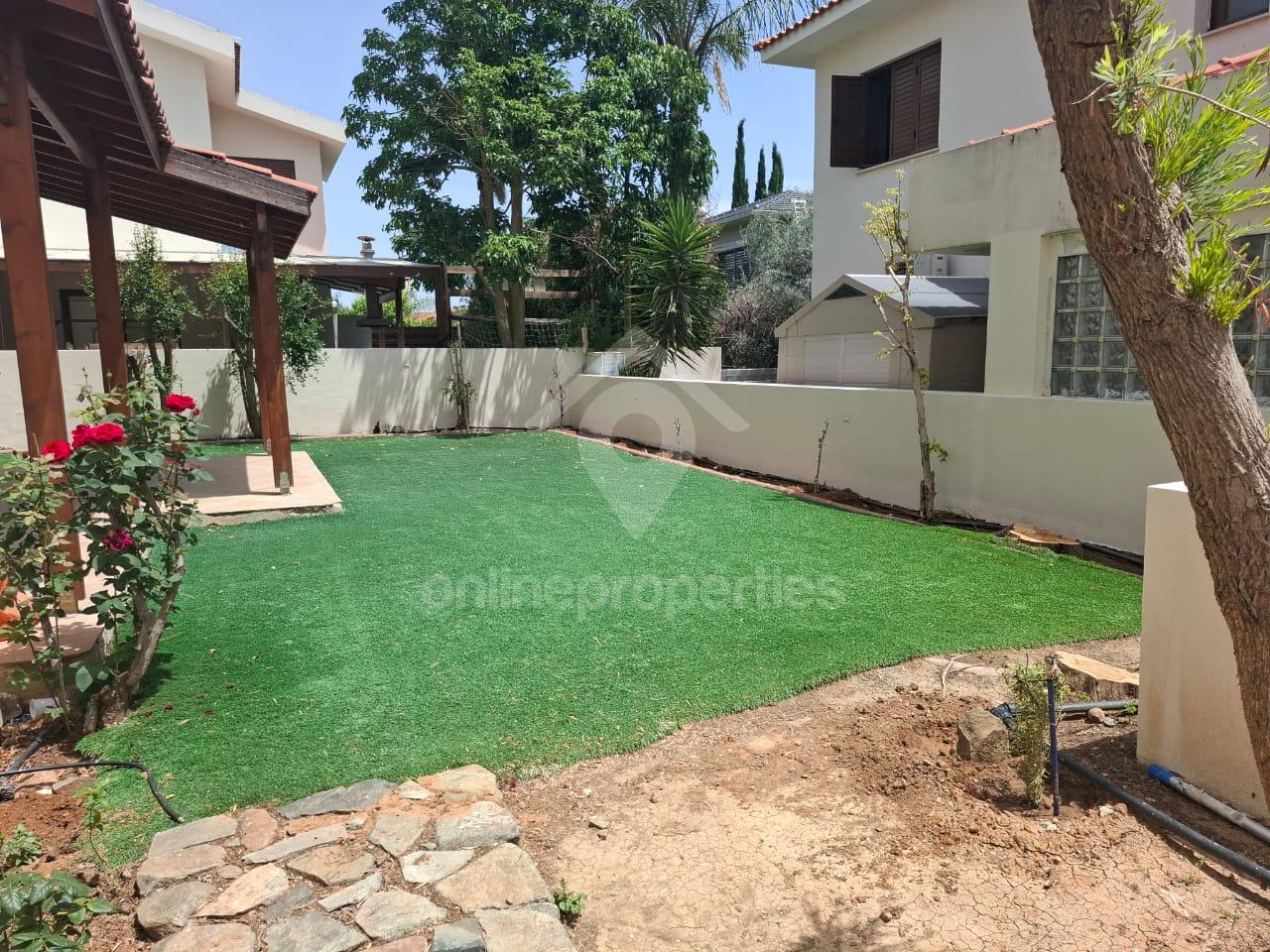 To change image, hover mouse over thumbnails below