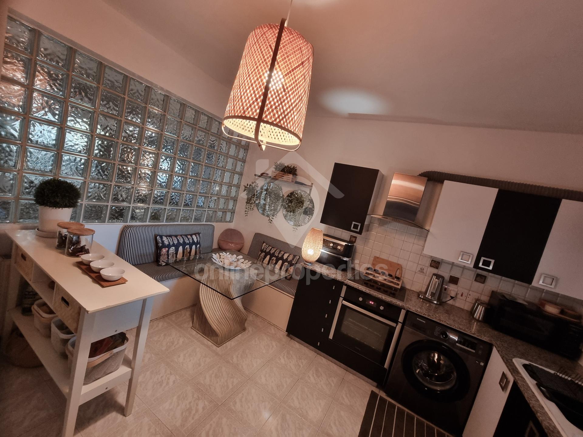 To change image, hover mouse over thumbnails below