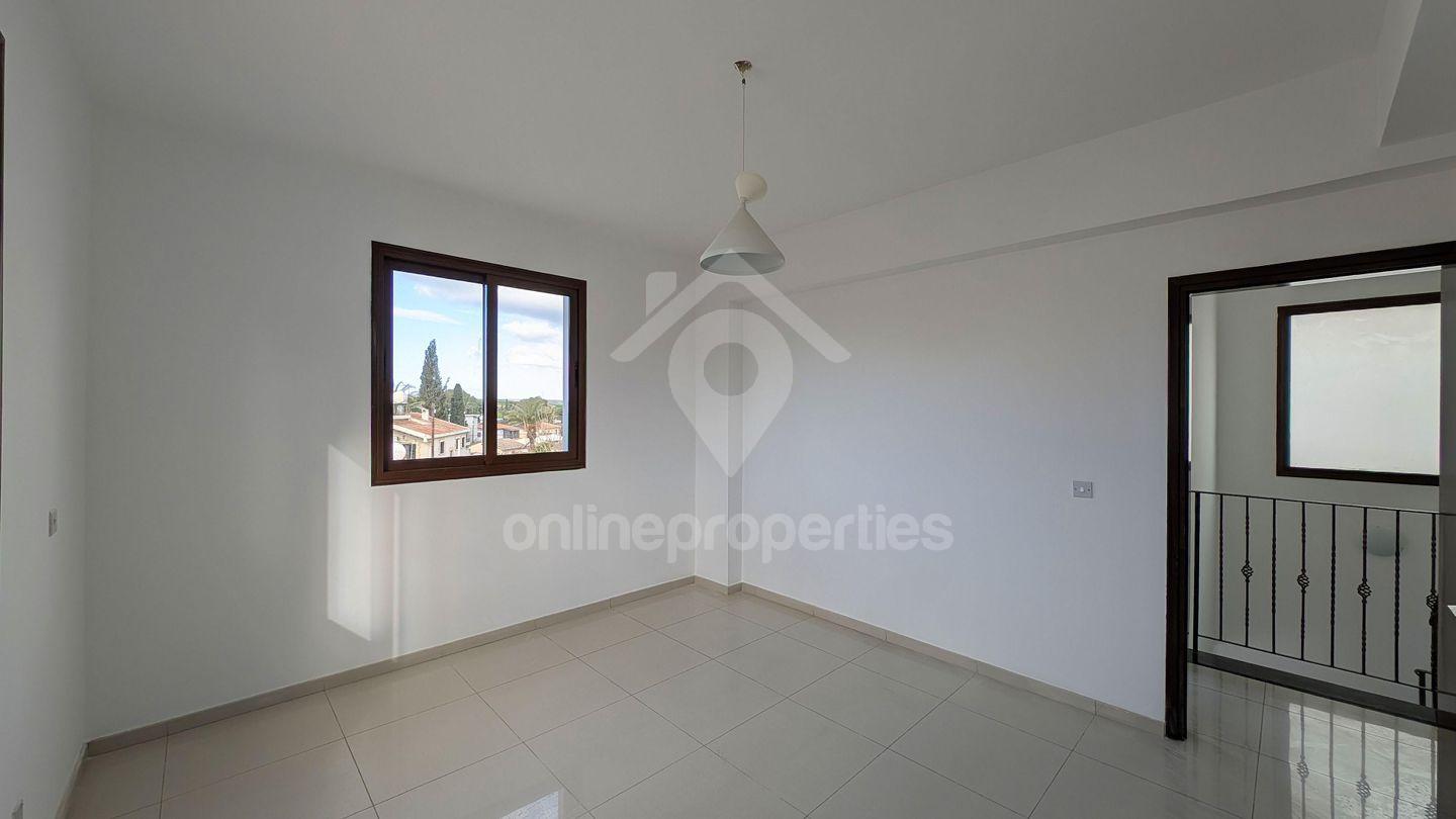 To change image, hover mouse over thumbnails below