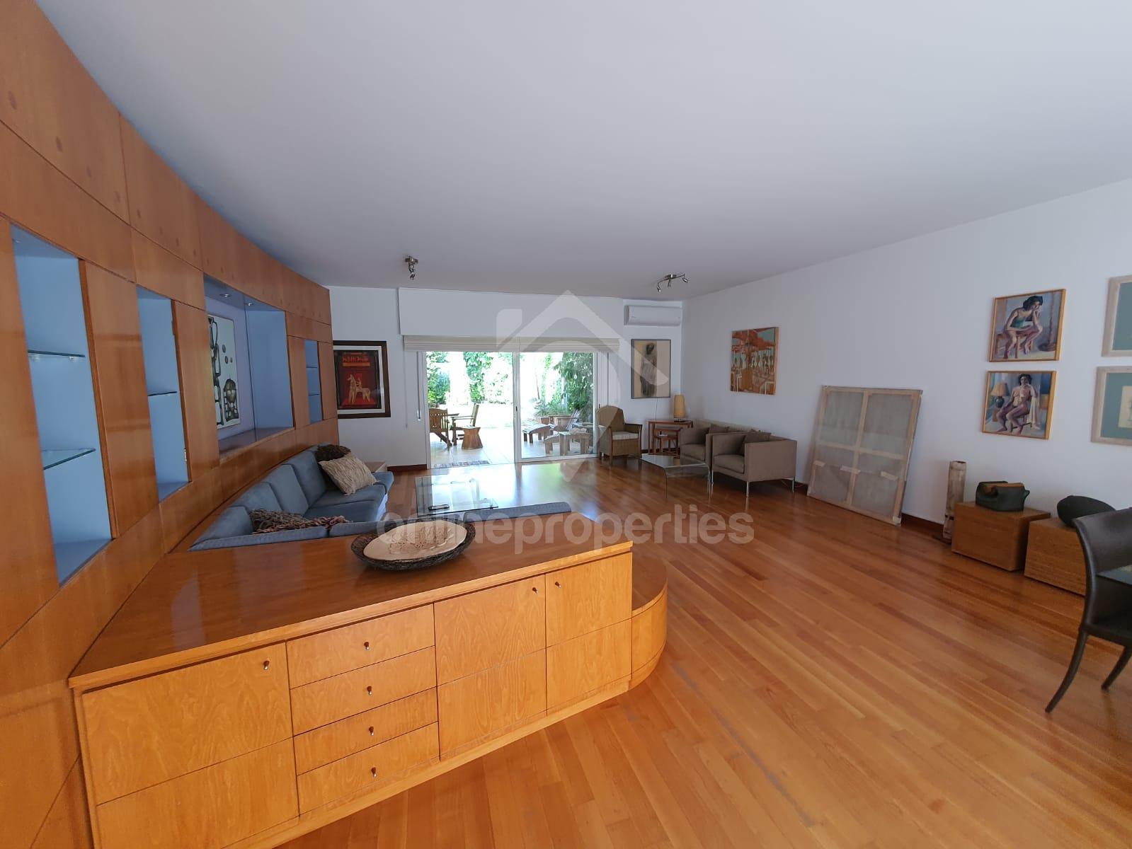 To change image, hover mouse over thumbnails below