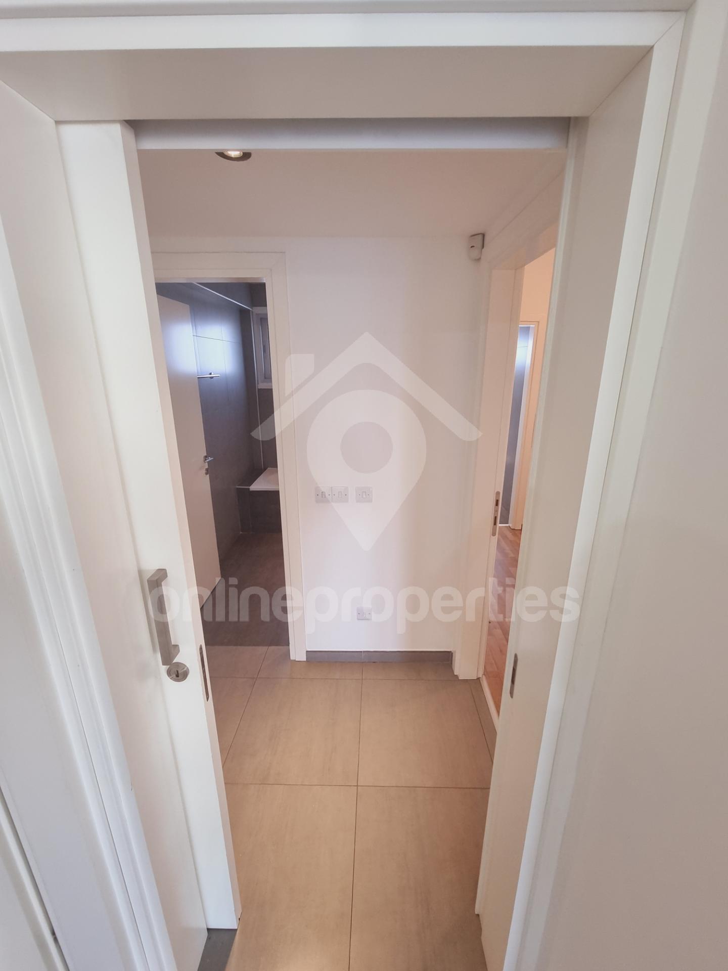 To change image, hover mouse over thumbnails below