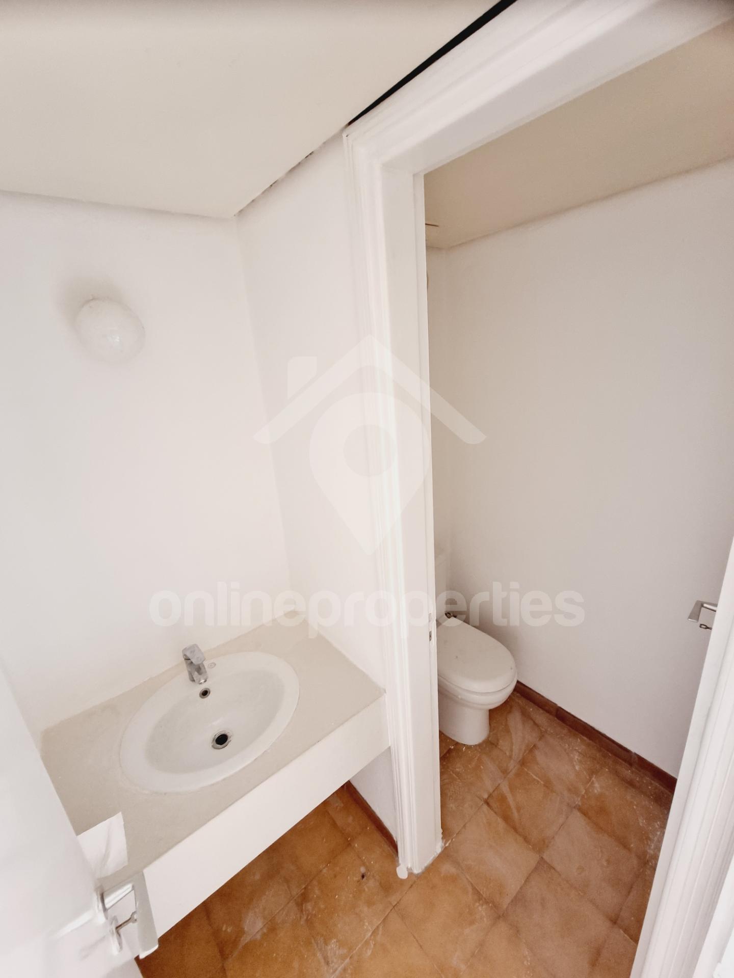 To change image, hover mouse over thumbnails below