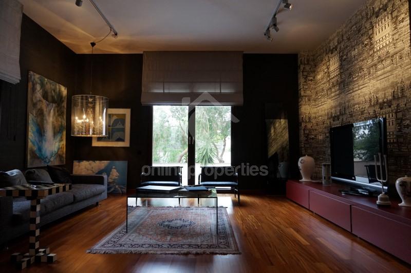 To change image, hover mouse over thumbnails below