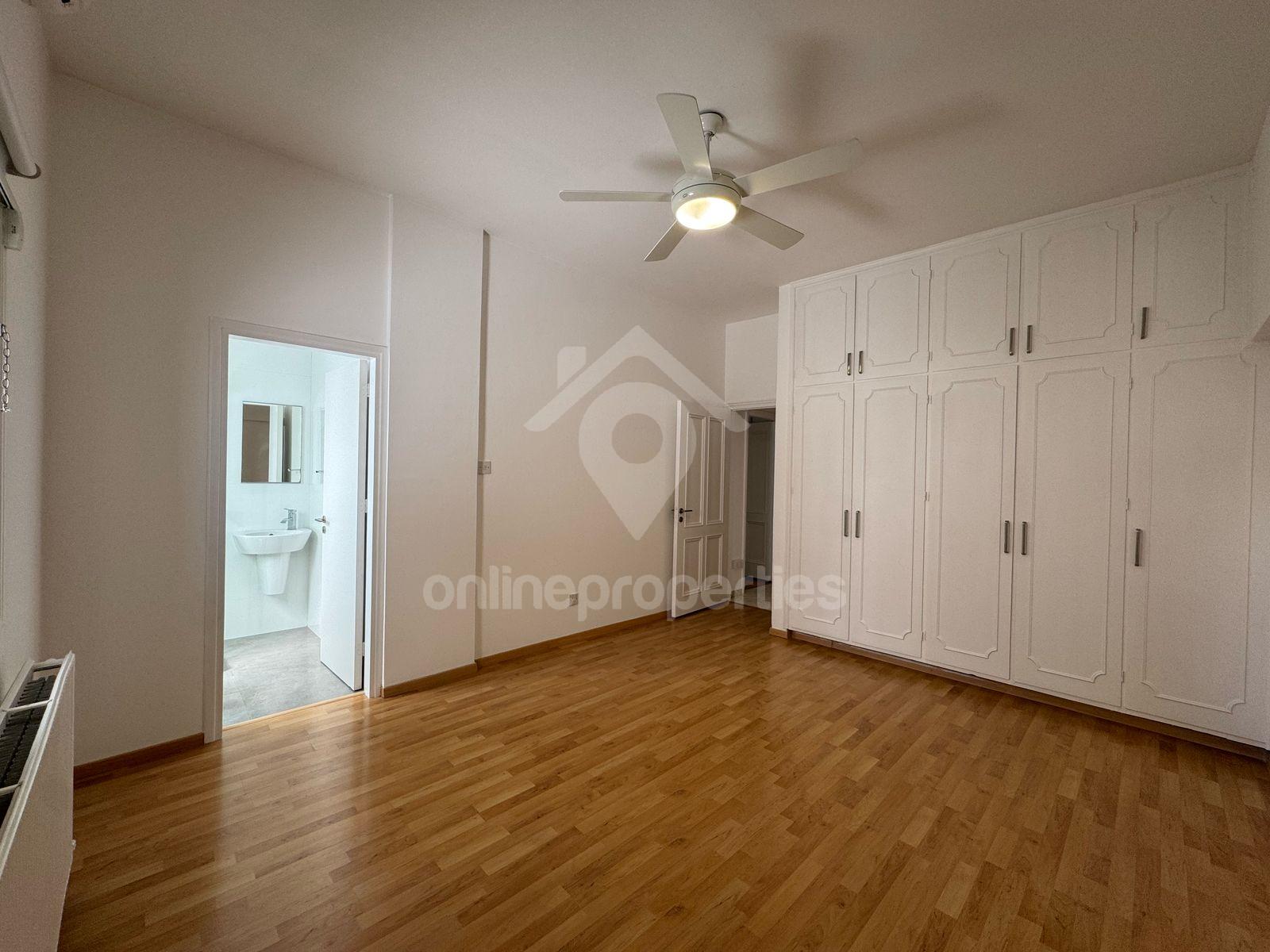 To change image, hover mouse over thumbnails below