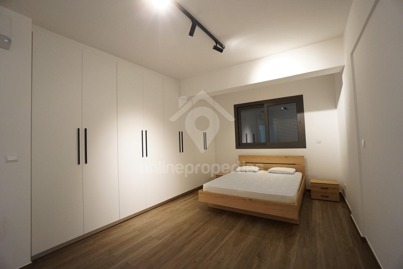 To change image, hover mouse over thumbnails below