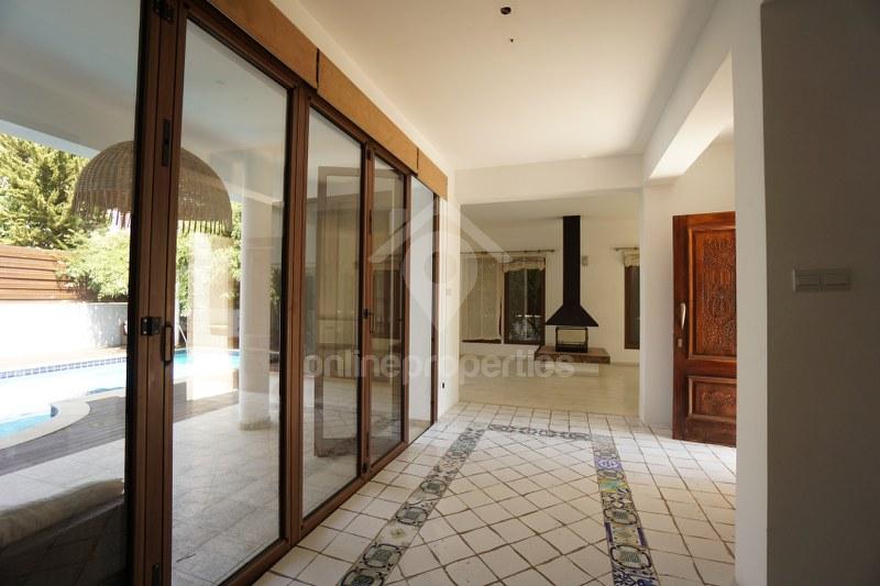 To change image, hover mouse over thumbnails below