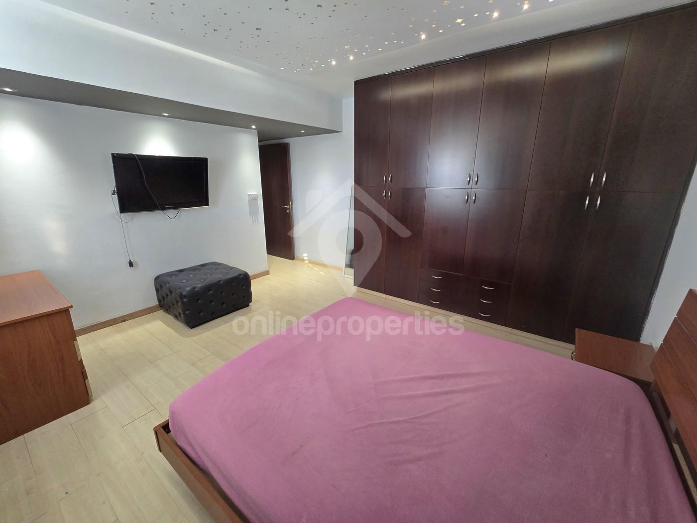 To change image, hover mouse over thumbnails below