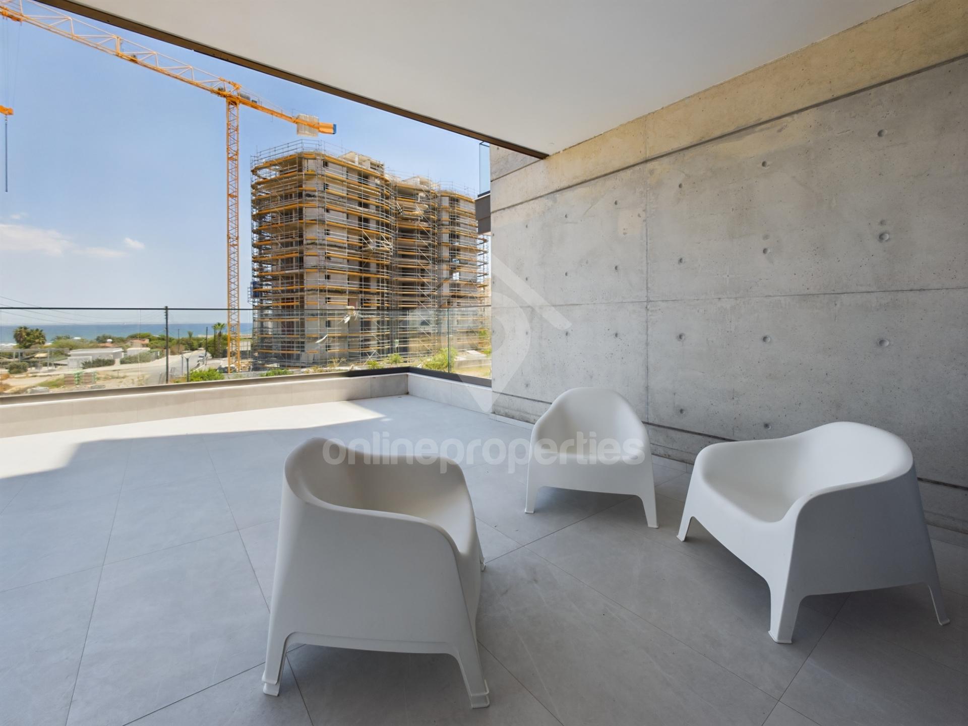 To change image, hover mouse over thumbnails below