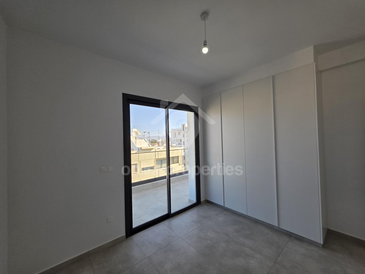 To change image, hover mouse over thumbnails below