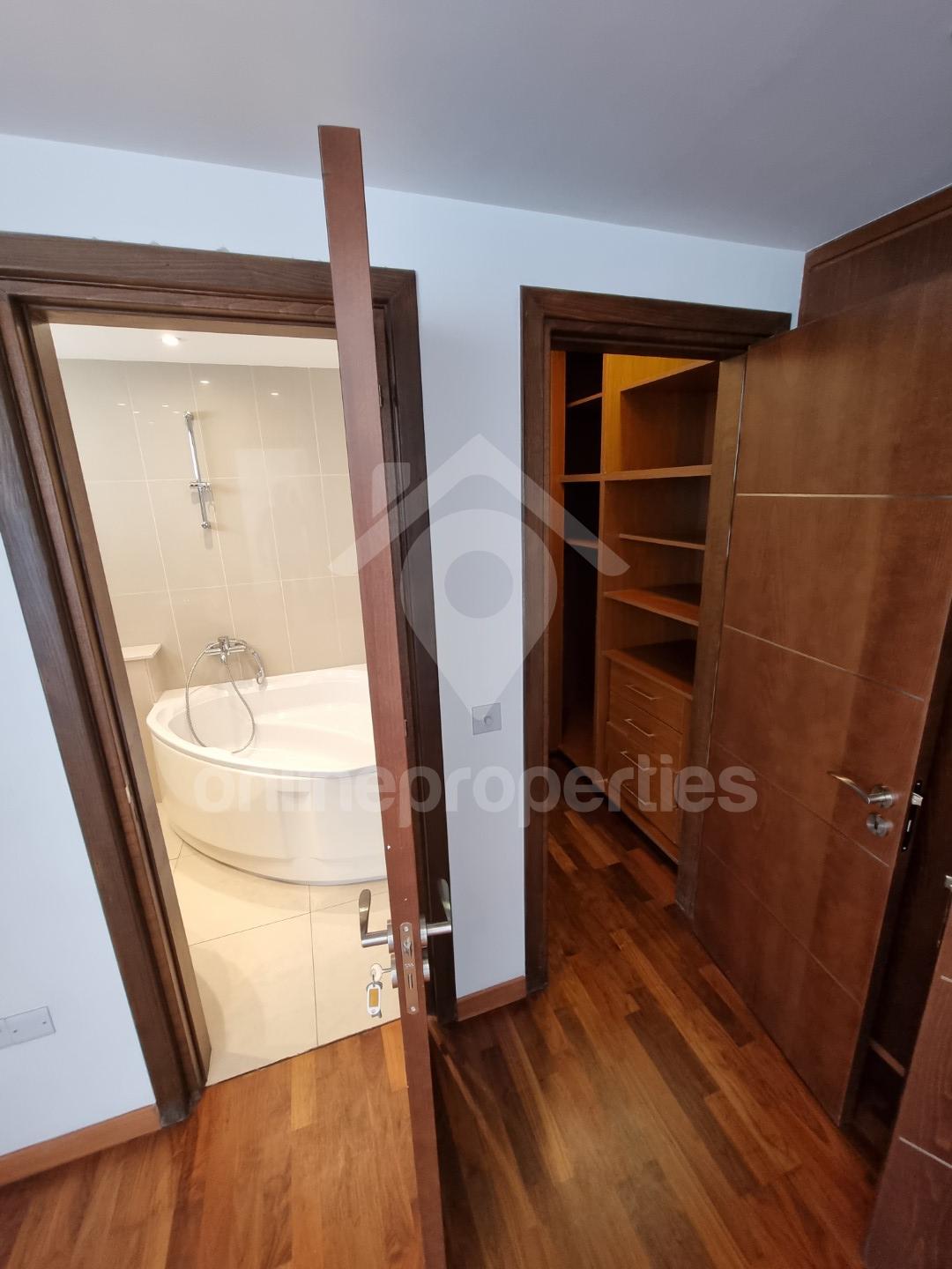 To change image, hover mouse over thumbnails below