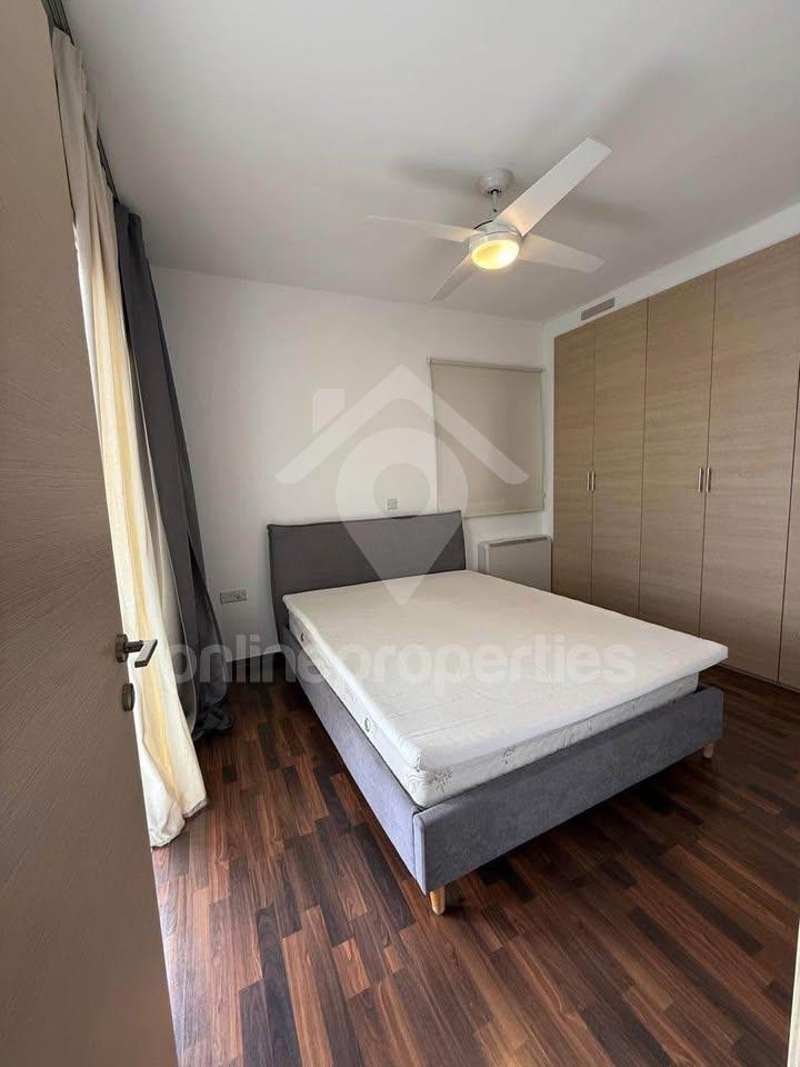 To change image, hover mouse over thumbnails below