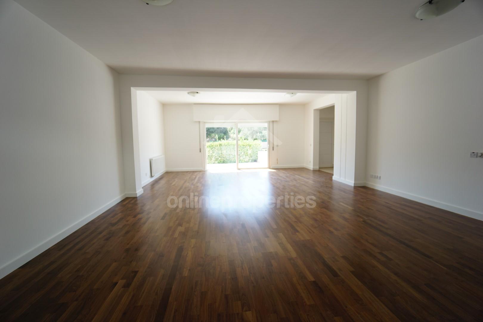 To change image, hover mouse over thumbnails below