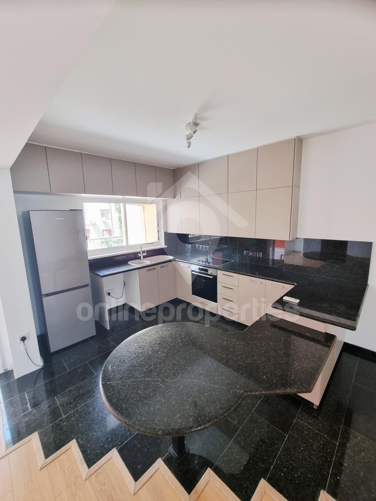 To change image, hover mouse over thumbnails below