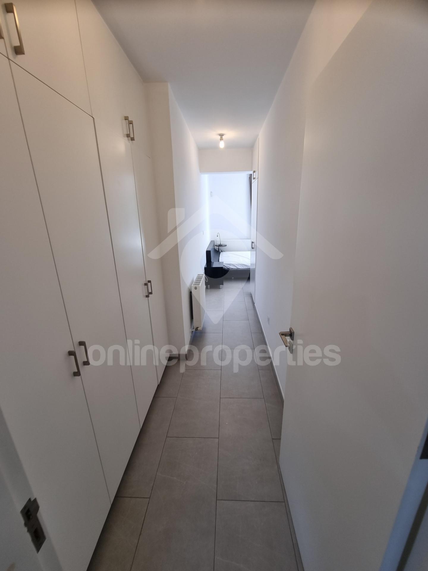 To change image, hover mouse over thumbnails below