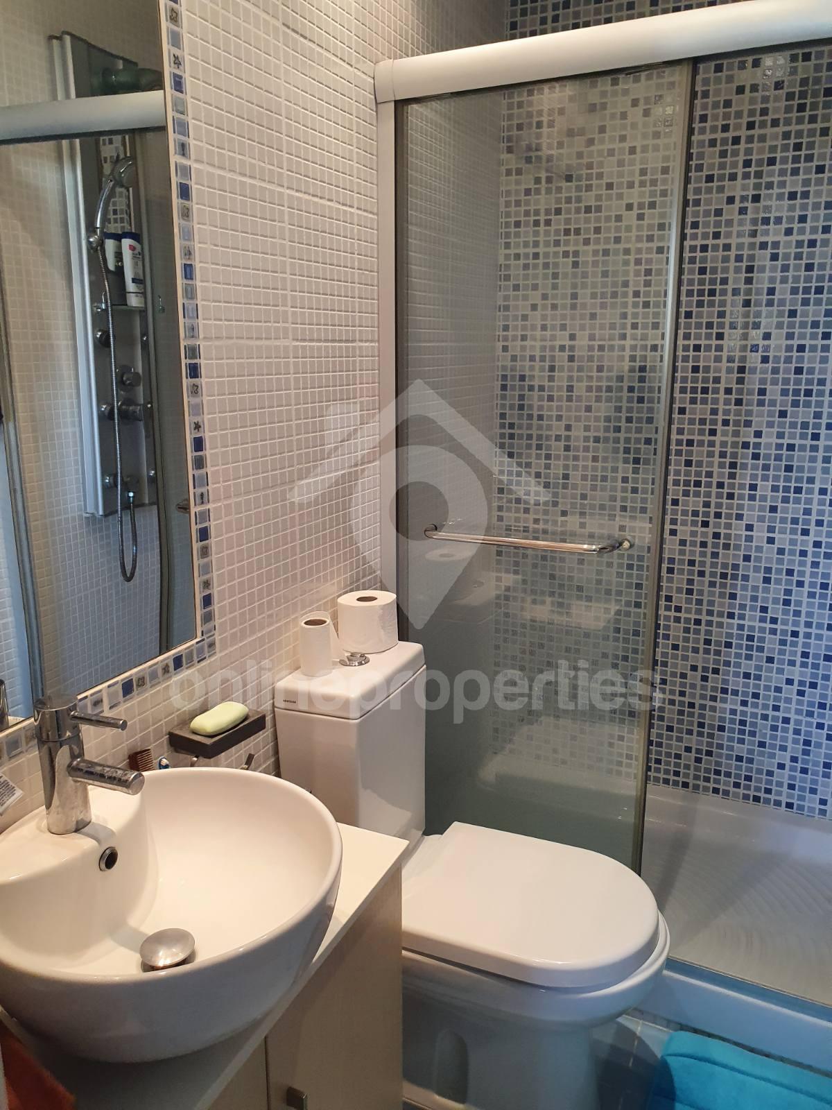 To change image, hover mouse over thumbnails below