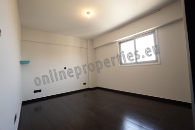 To change image, hover mouse over thumbnails below