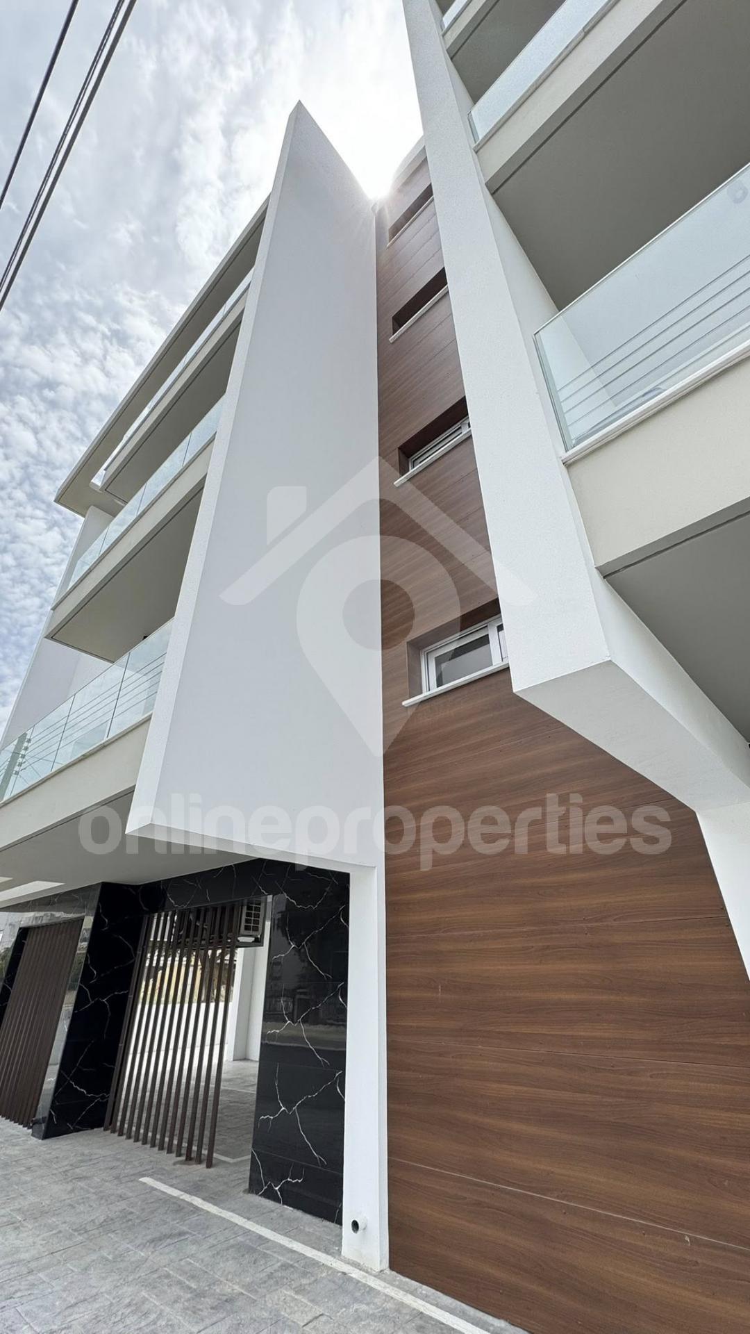 To change image, hover mouse over thumbnails below