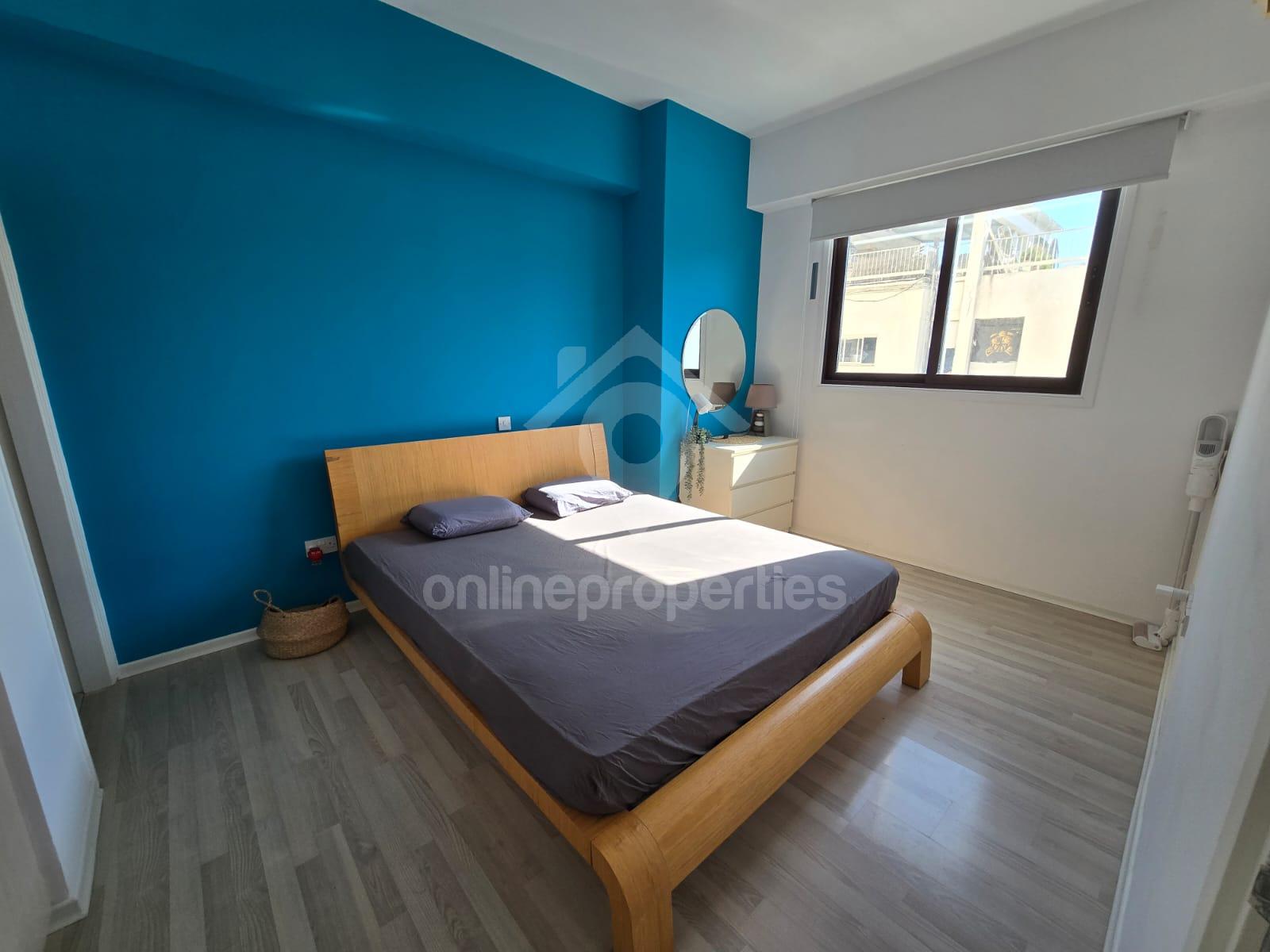 To change image, hover mouse over thumbnails below