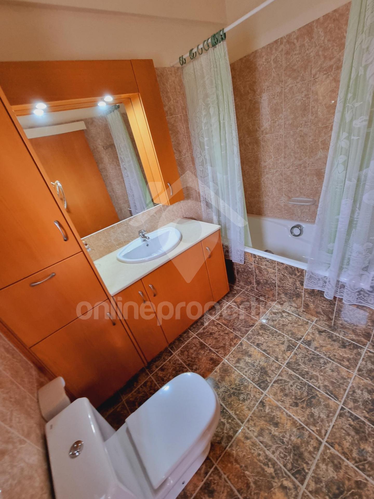 To change image, hover mouse over thumbnails below