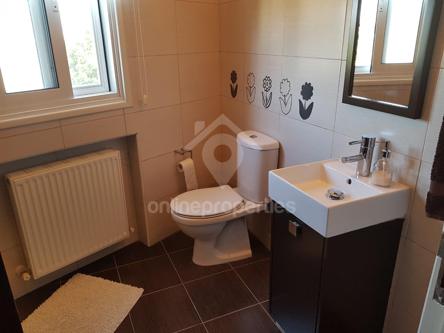 To change image, hover mouse over thumbnails below