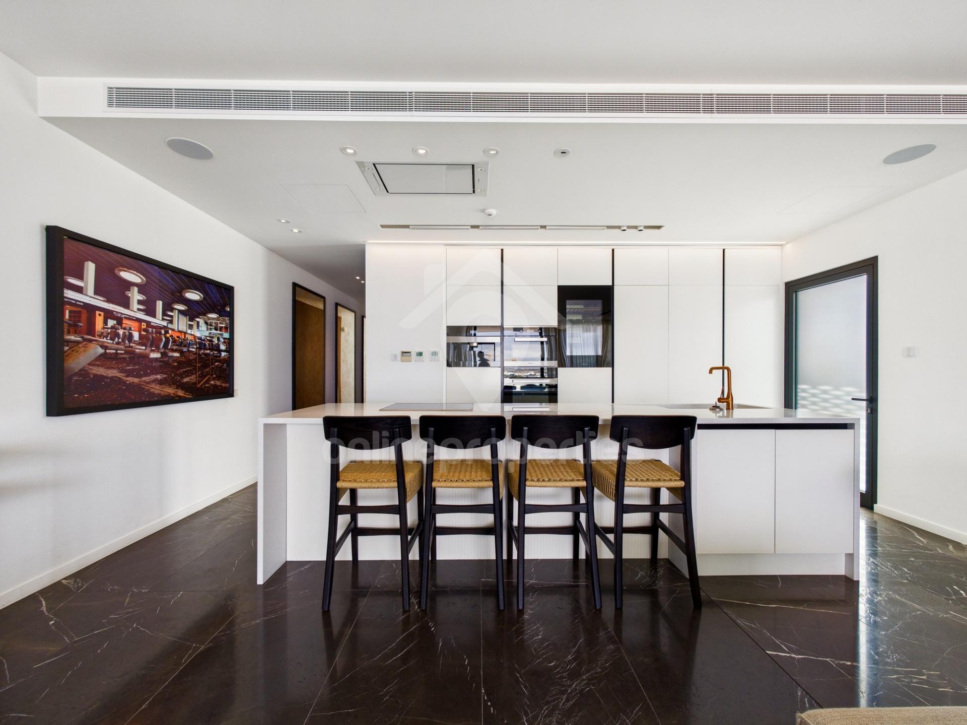 To change image, hover mouse over thumbnails below