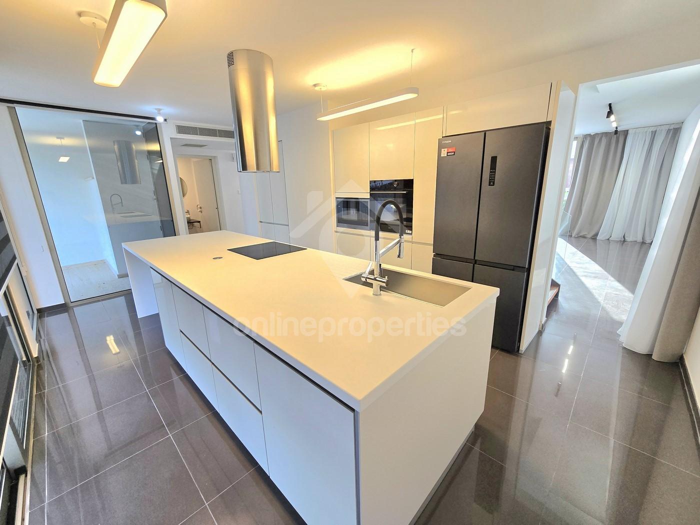 To change image, hover mouse over thumbnails below