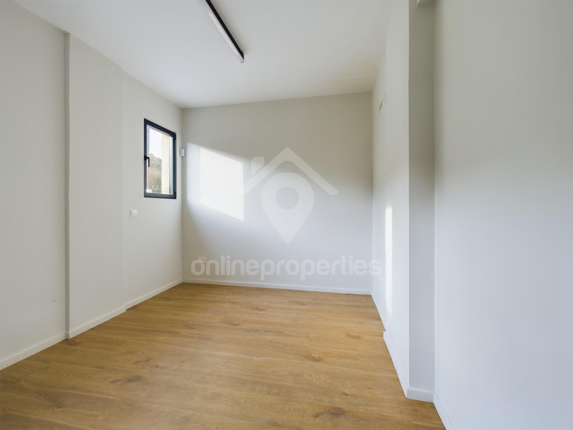 To change image, hover mouse over thumbnails below