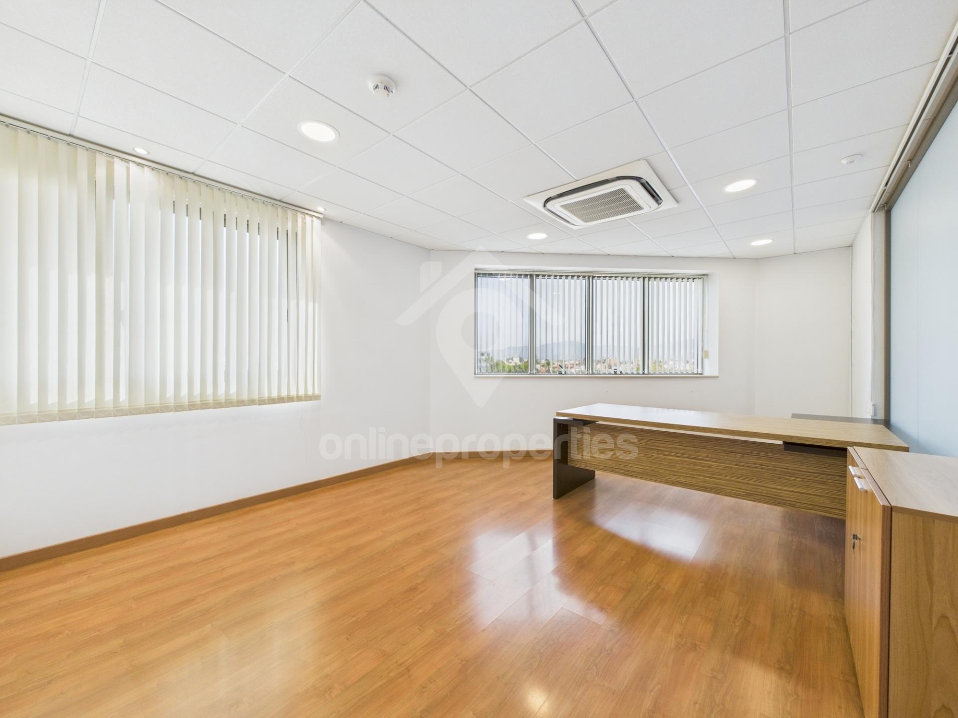 To change image, hover mouse over thumbnails below