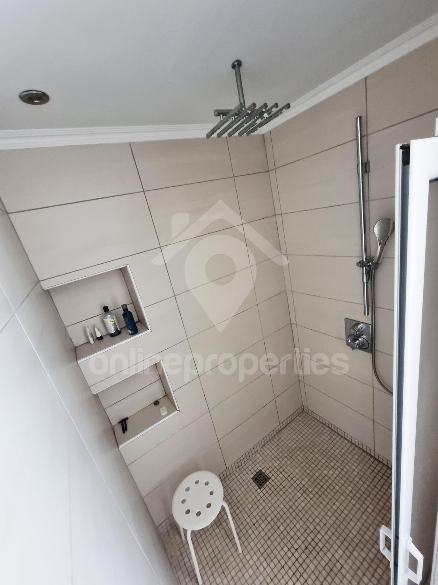 To change image, hover mouse over thumbnails below