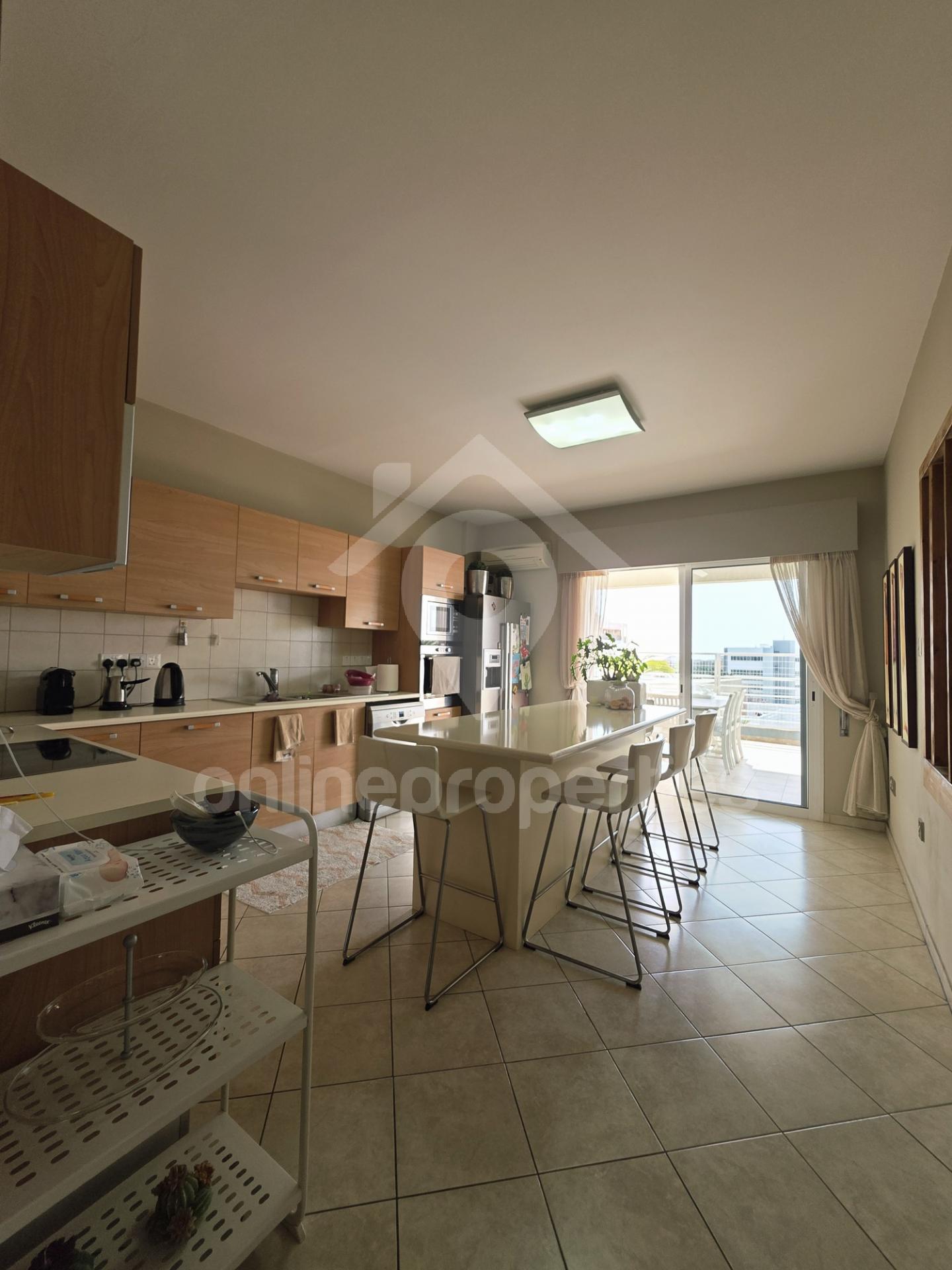 To change image, hover mouse over thumbnails below