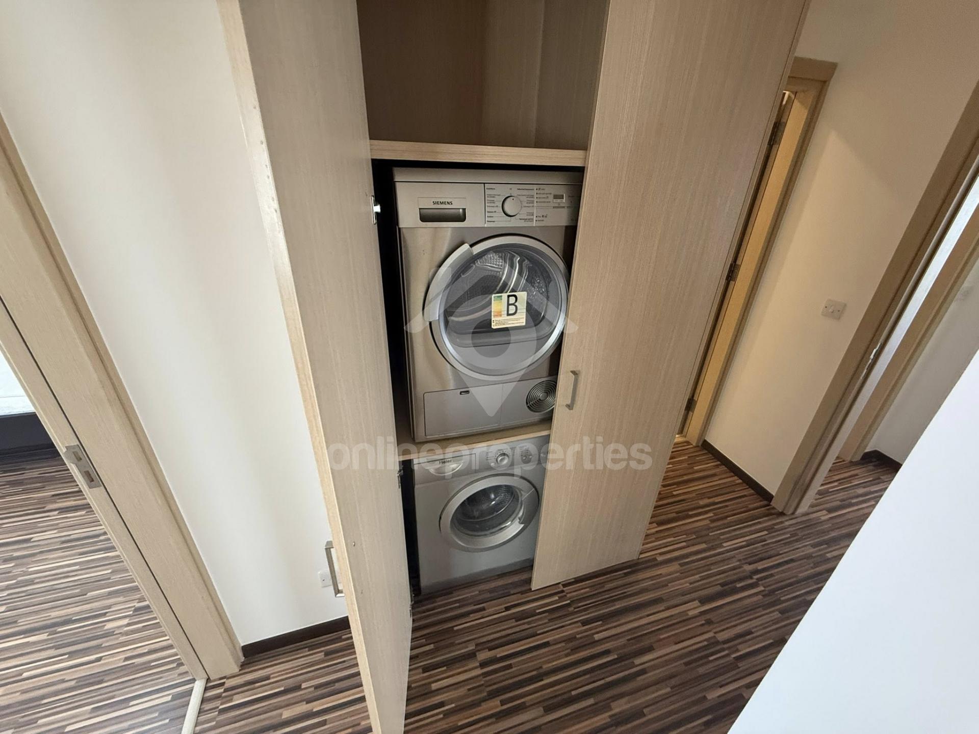 To change image, hover mouse over thumbnails below