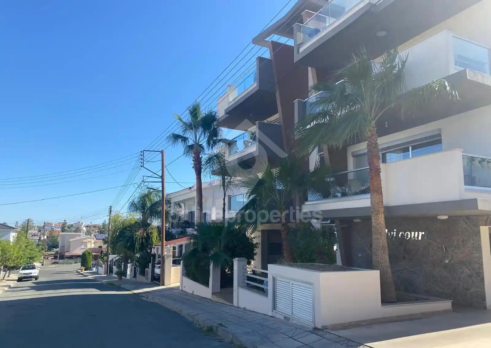 3-bedroom apartment with a roof garden