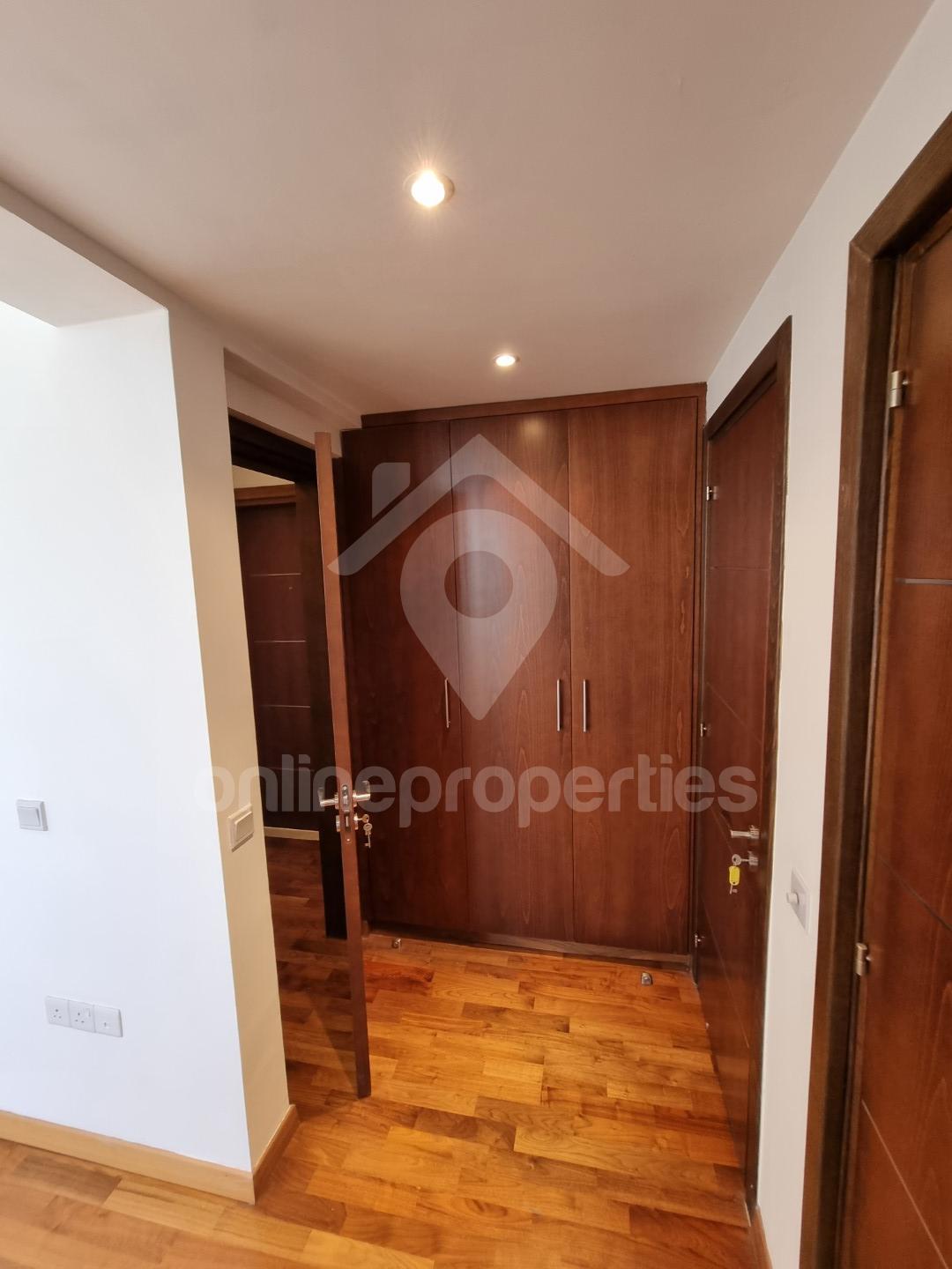 To change image, hover mouse over thumbnails below