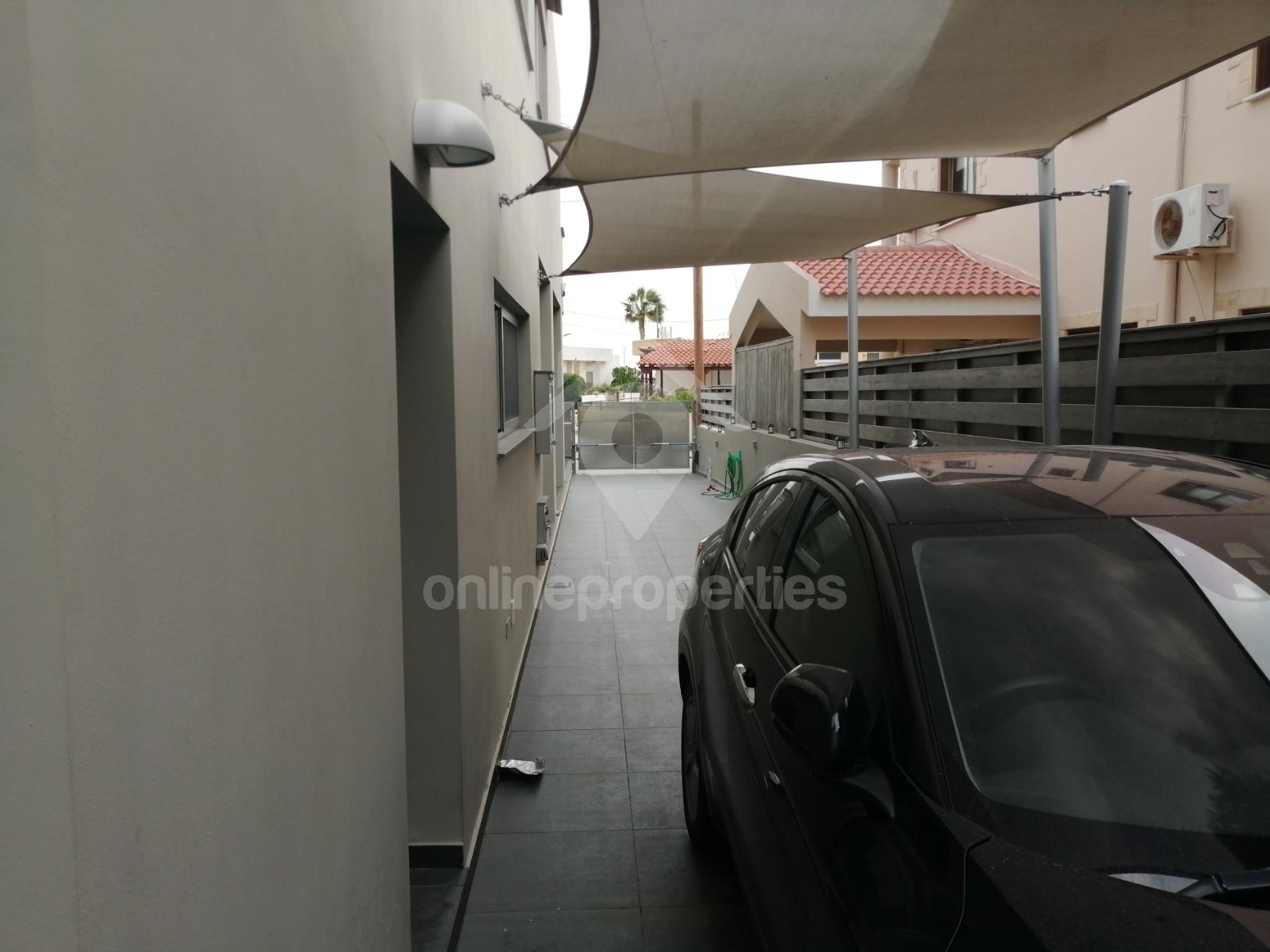 To change image, hover mouse over thumbnails below