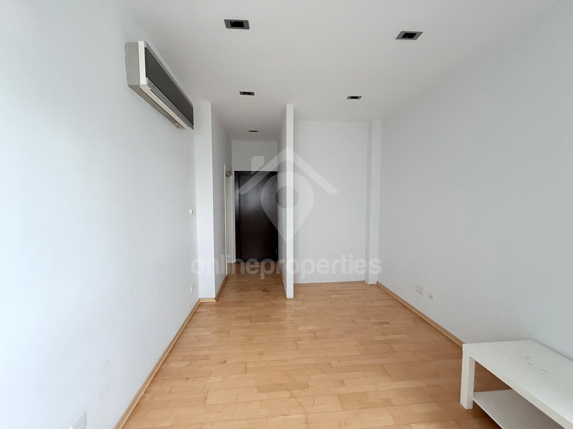 To change image, hover mouse over thumbnails below