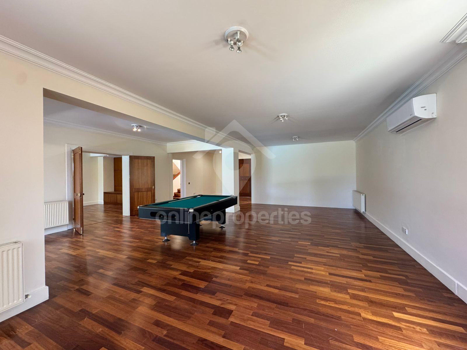 To change image, hover mouse over thumbnails below