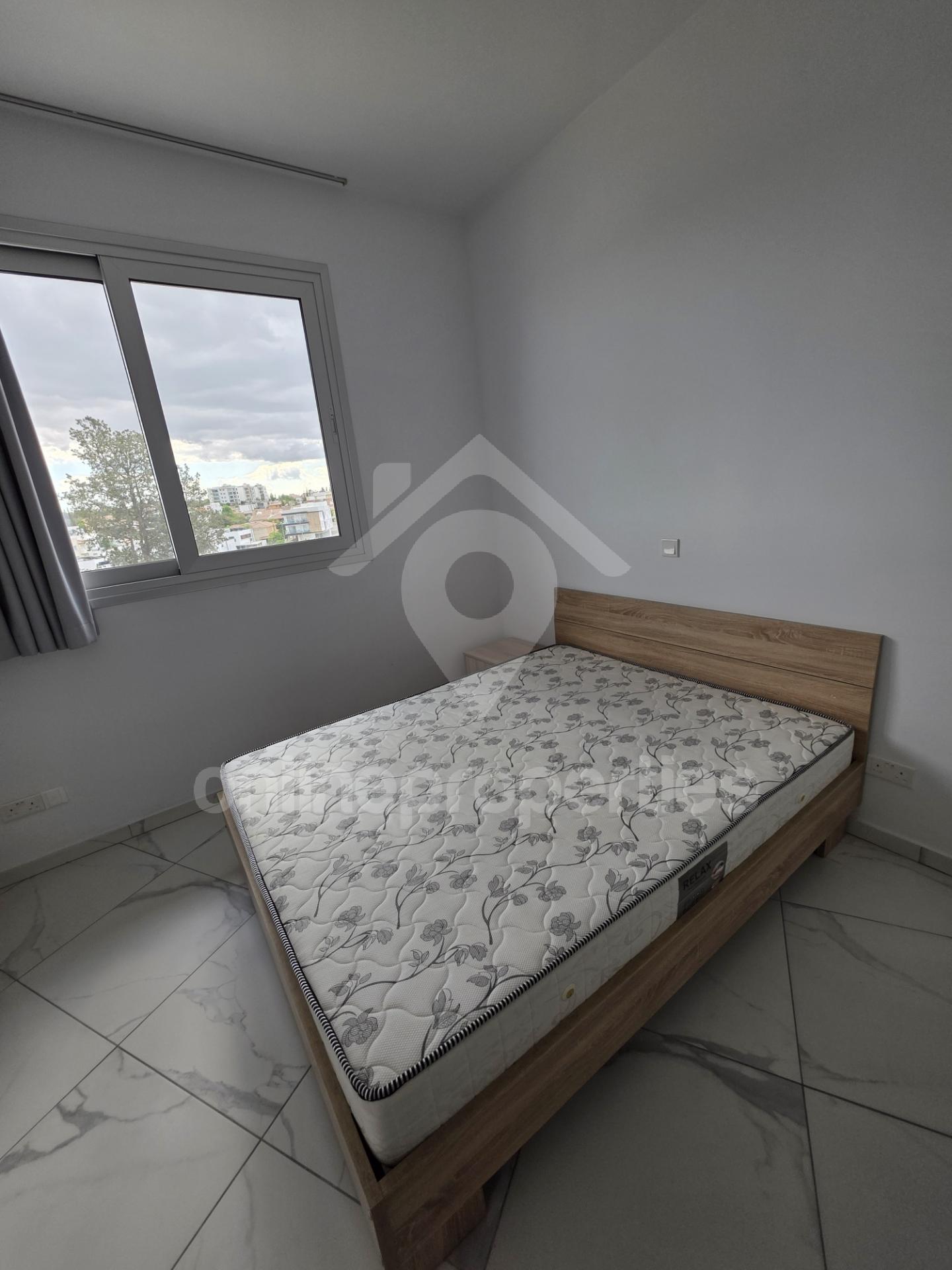 To change image, hover mouse over thumbnails below