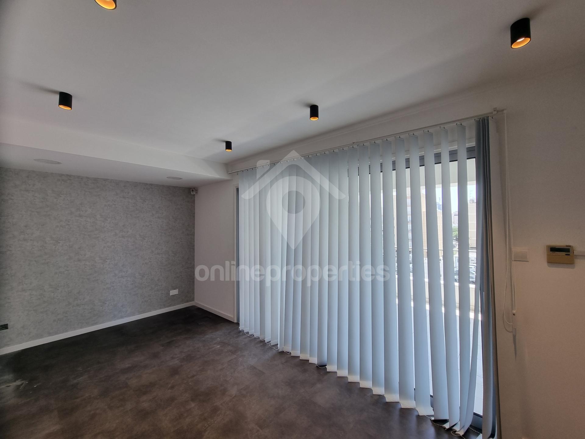 To change image, hover mouse over thumbnails below