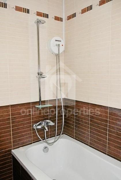 To change image, hover mouse over thumbnails below