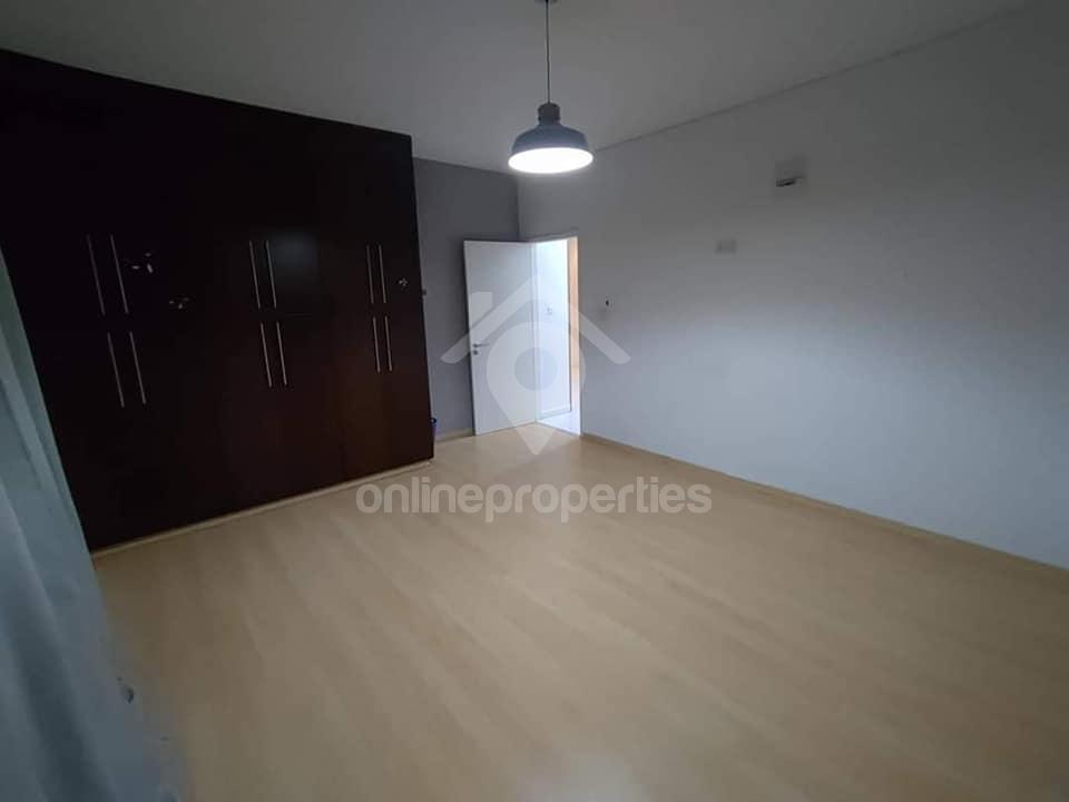 To change image, hover mouse over thumbnails below