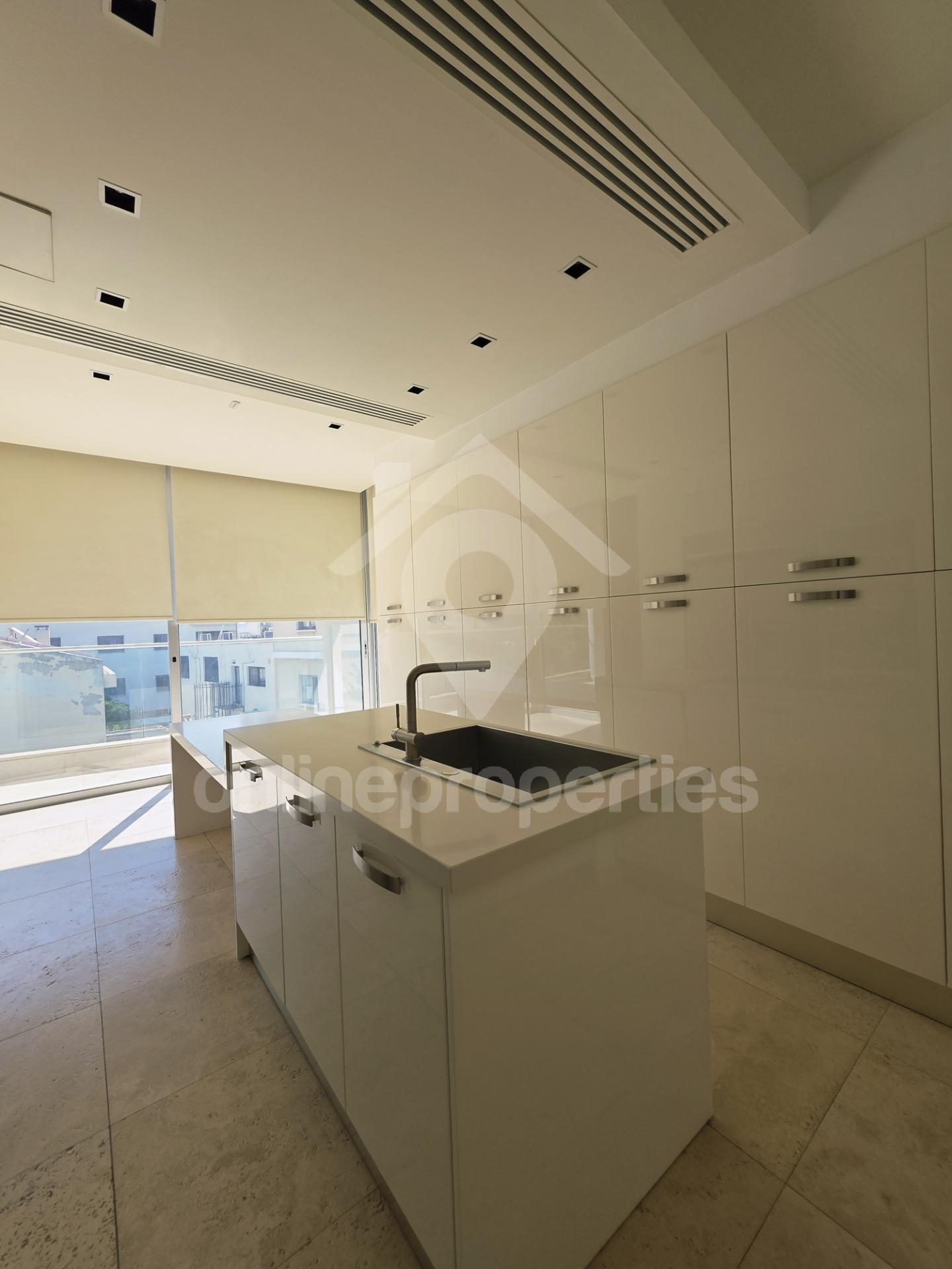 To change image, hover mouse over thumbnails below