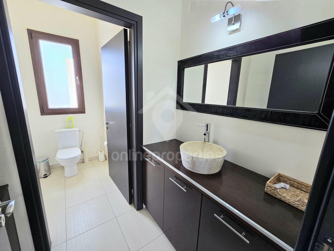 To change image, hover mouse over thumbnails below